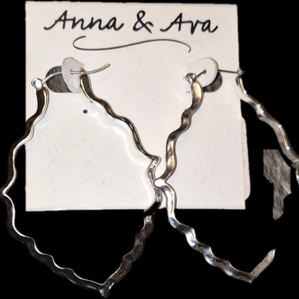 Anna & Ava Metallic Wavy Hoop Earrings